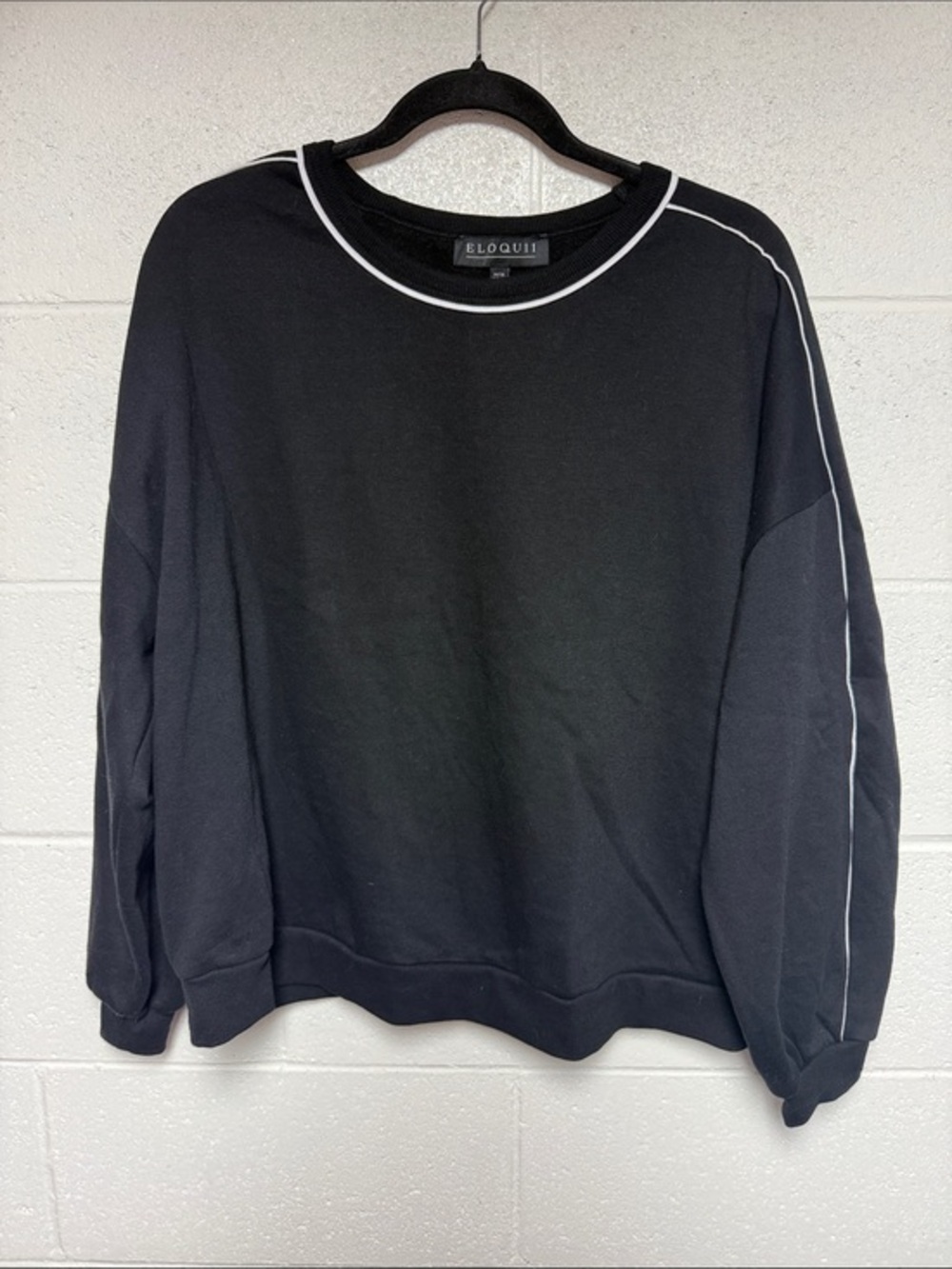 Eloquii Women’s Black Long Sleeve Sweatshirt with White Trim Sz 14/16